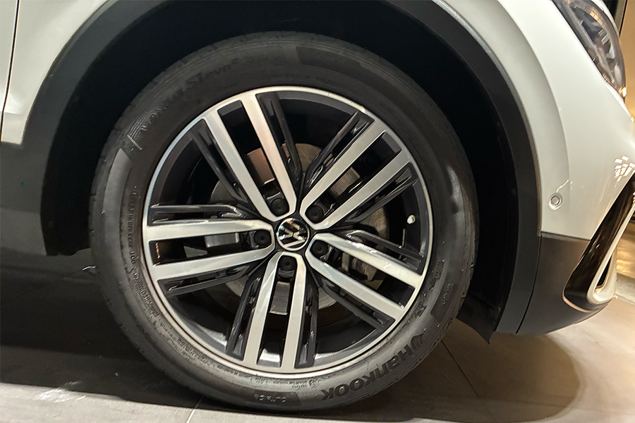 Volkswagen Tiguan 240 TSI 4Motion